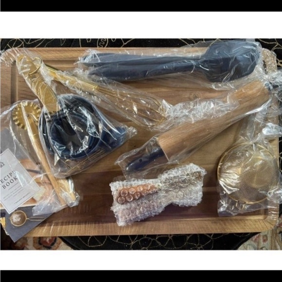 Thyme and Table Boxed Kitchen Starter Set Acacia Wood Cutting Board Accessories - Picture 3 of 6